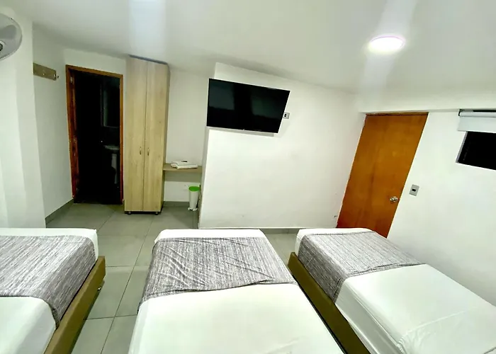 Hotel Street 50 Estadio
